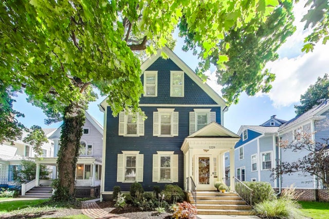 1229 Hinman Avenue, Evanston