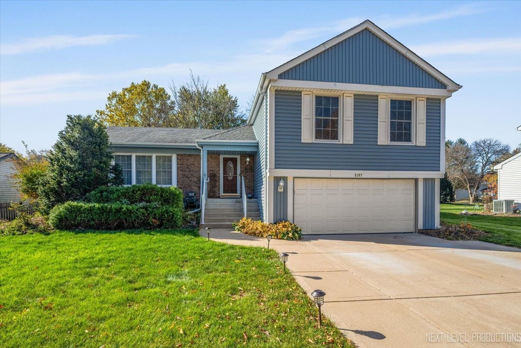 2167 Countryside Circle, Naperville