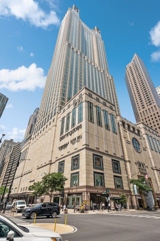 132 East Delaware Place 5201, Chicago