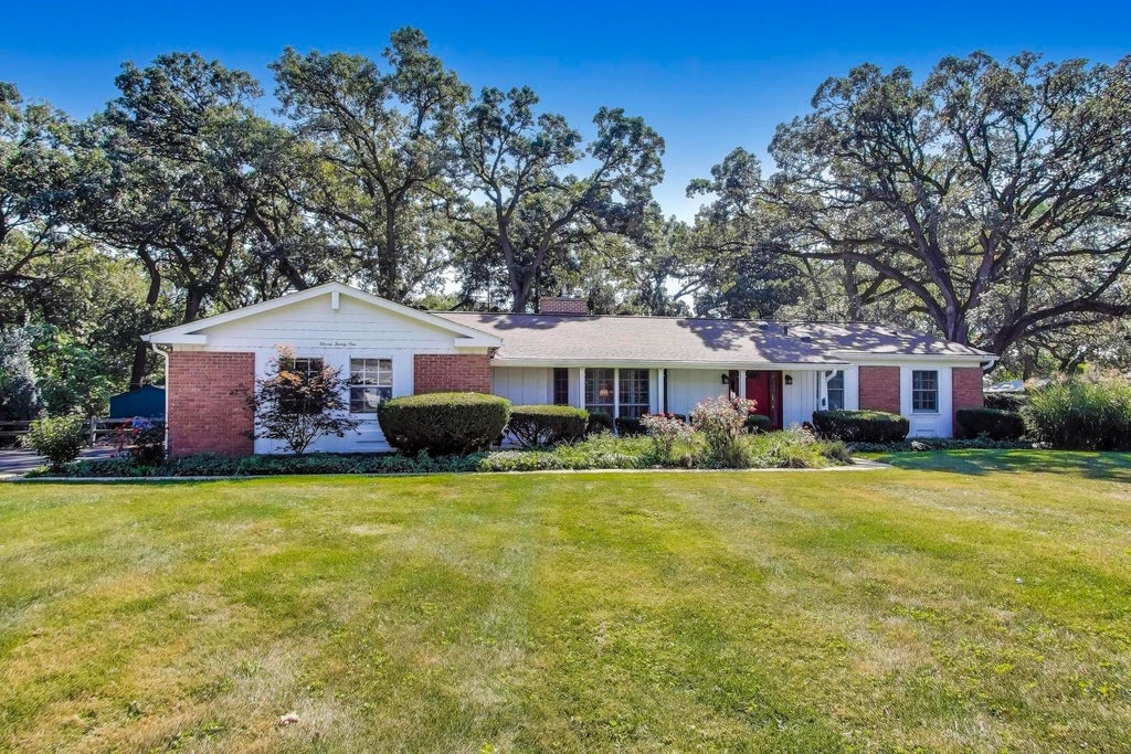 1121 Forest Drive, Elgin