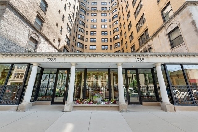 1755 East 55th Street 804, Chicago, 60615