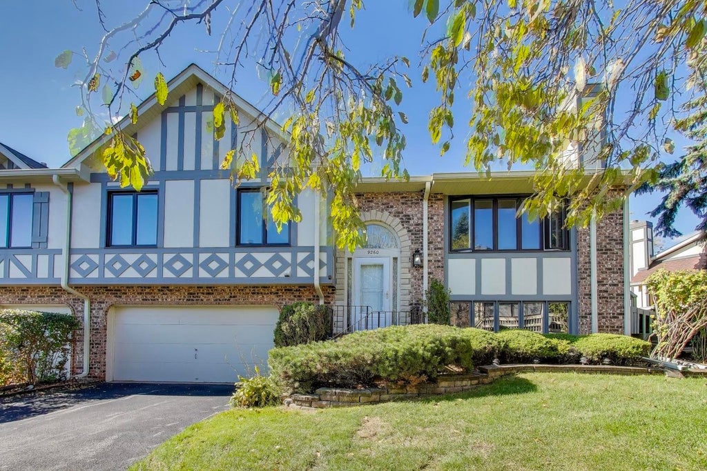 9260 Windsor Parkway, Tinley Park