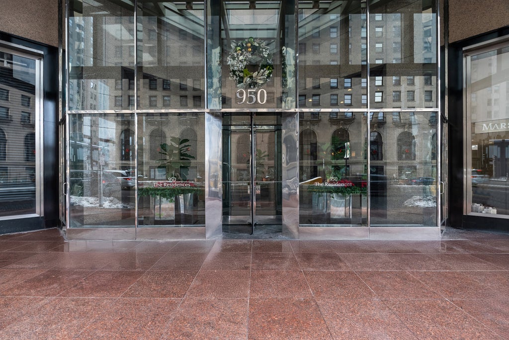 950 North Michigan Avenue 3704, Chicago, 60611
