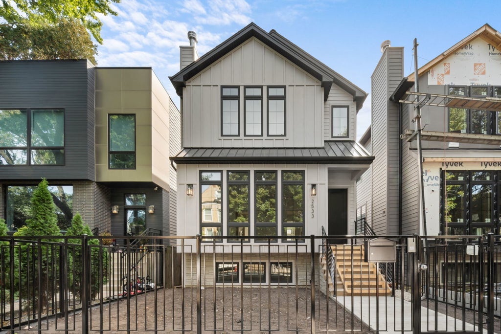 2535 West Belden Avenue, Chicago, 60647