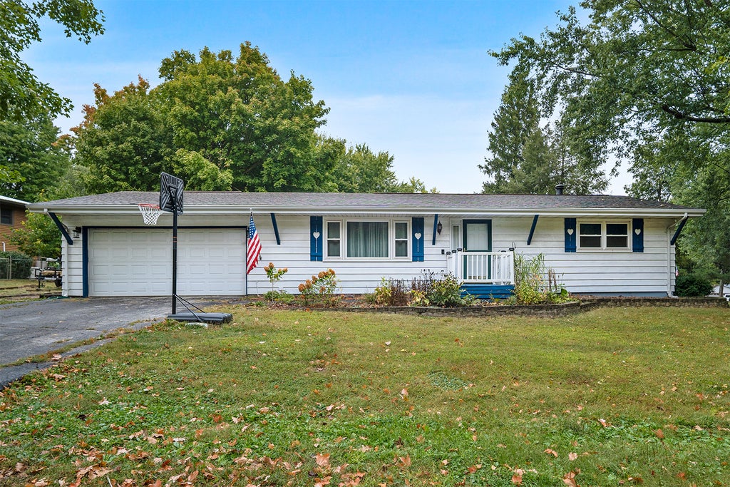 8468 Carriage Hills Road, Bloomington