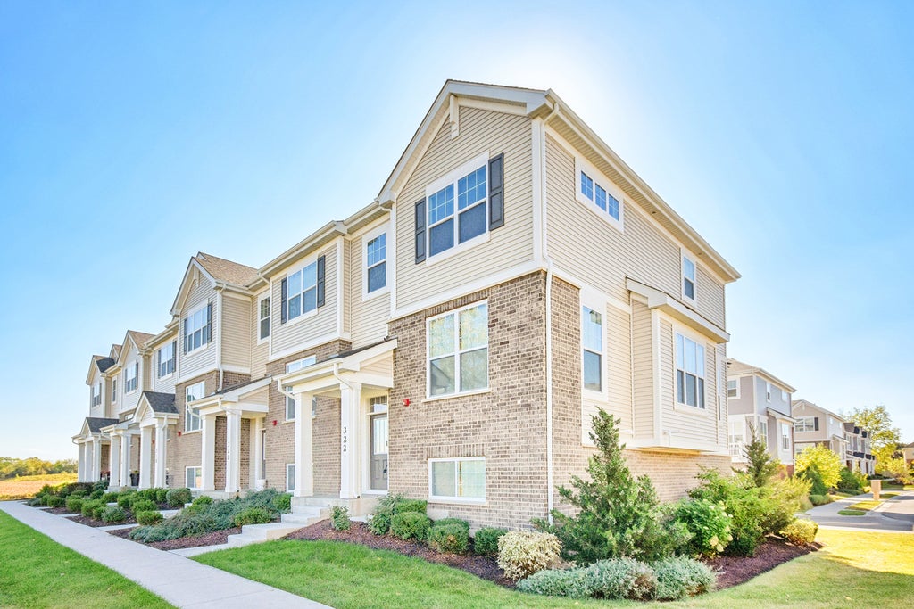 322 Timberleaf Circle, Roselle