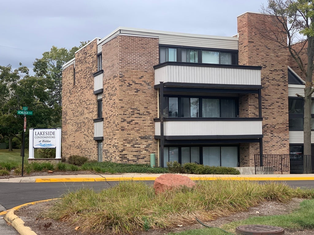 1813 Hemlock Place 107, Schaumburg