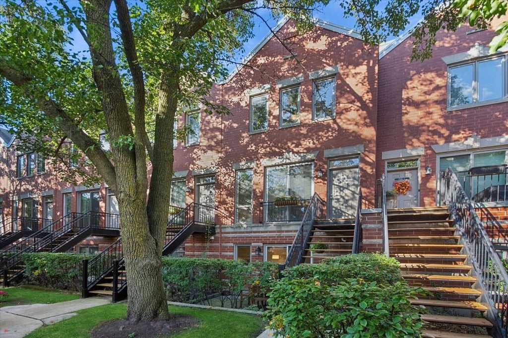 1541 West Henderson Street D, Chicago