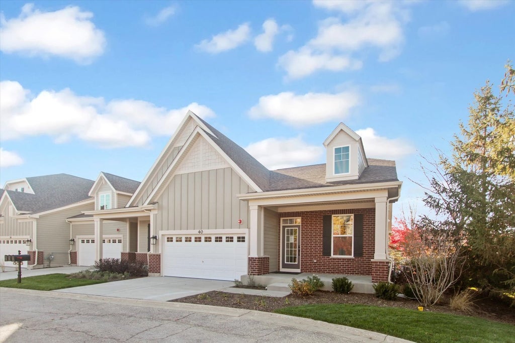 40 Tournament Drive, Hawthorn Woods