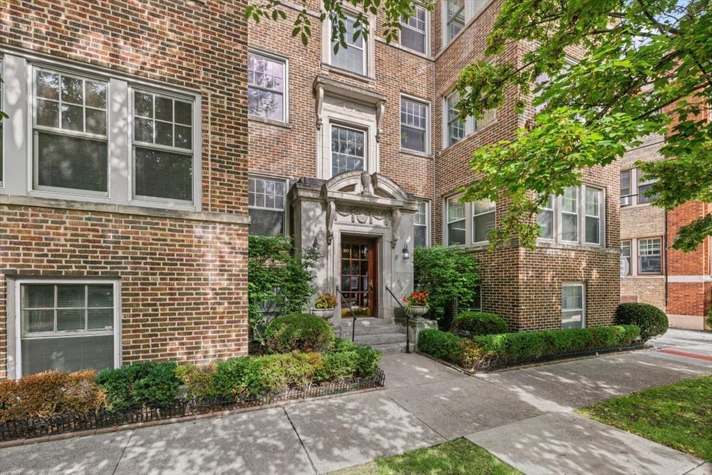 321 Kedzie Street Gnd, Evanston, 60202