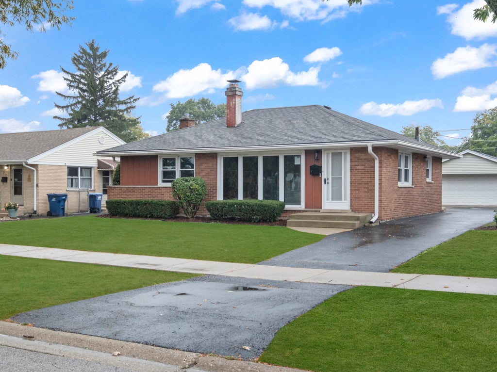 773 East Lincoln Avenue, Des Plaines