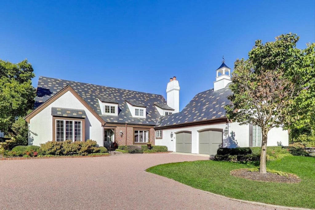 105 Burr Ridge Club Drive, Burr Ridge