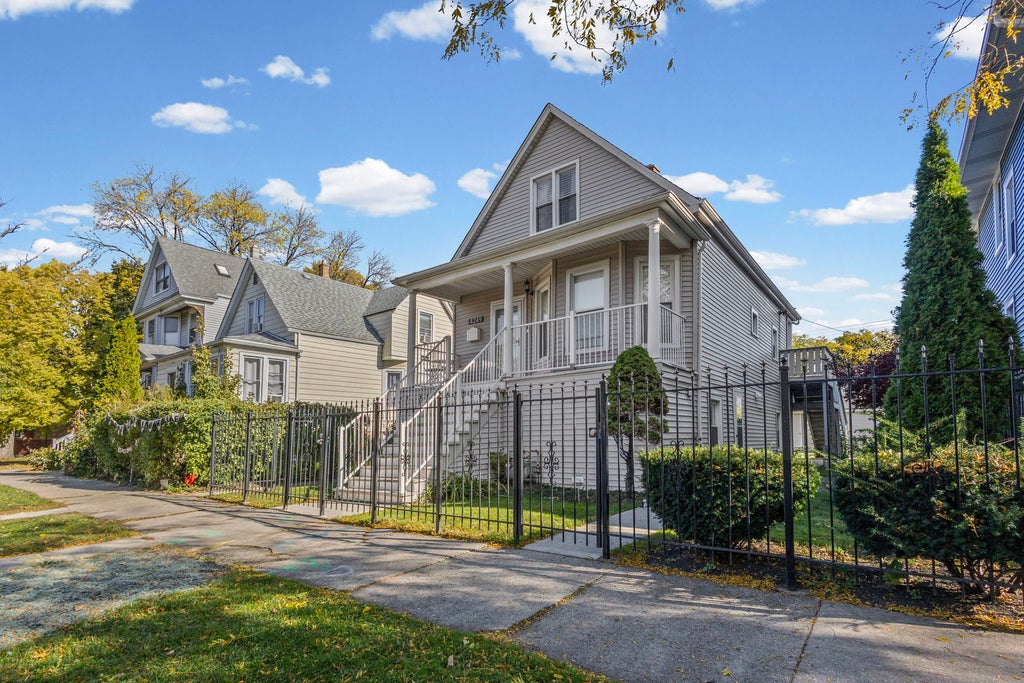 4249 North Central Park Avenue, Chicago