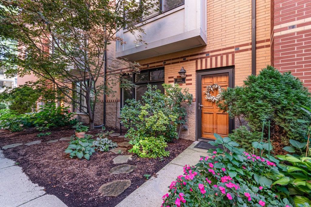 1022 Alexander Lane, Oak Park