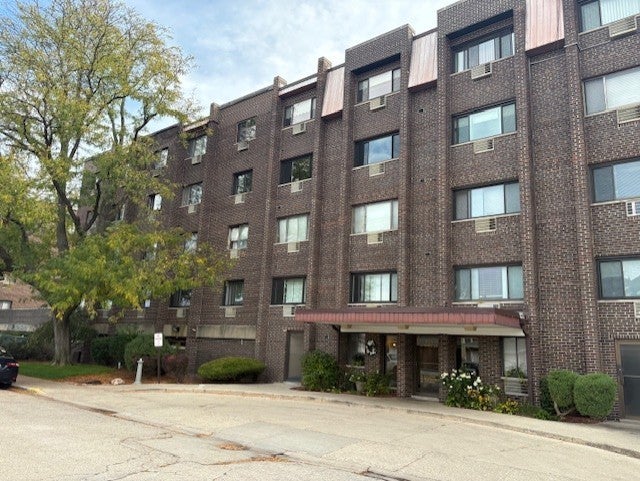 4623 North Chester Avenue 105, Chicago