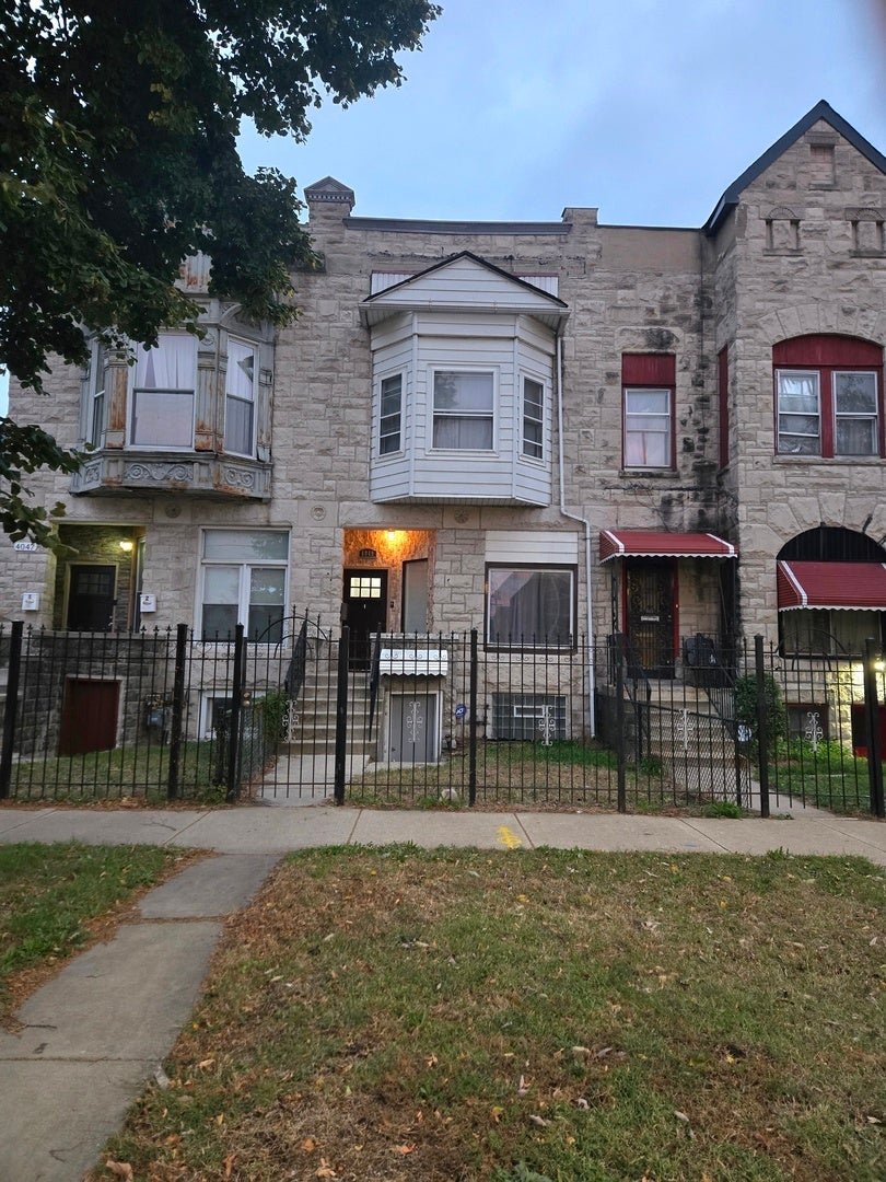 4049 South Indiana Avenue, Chicago