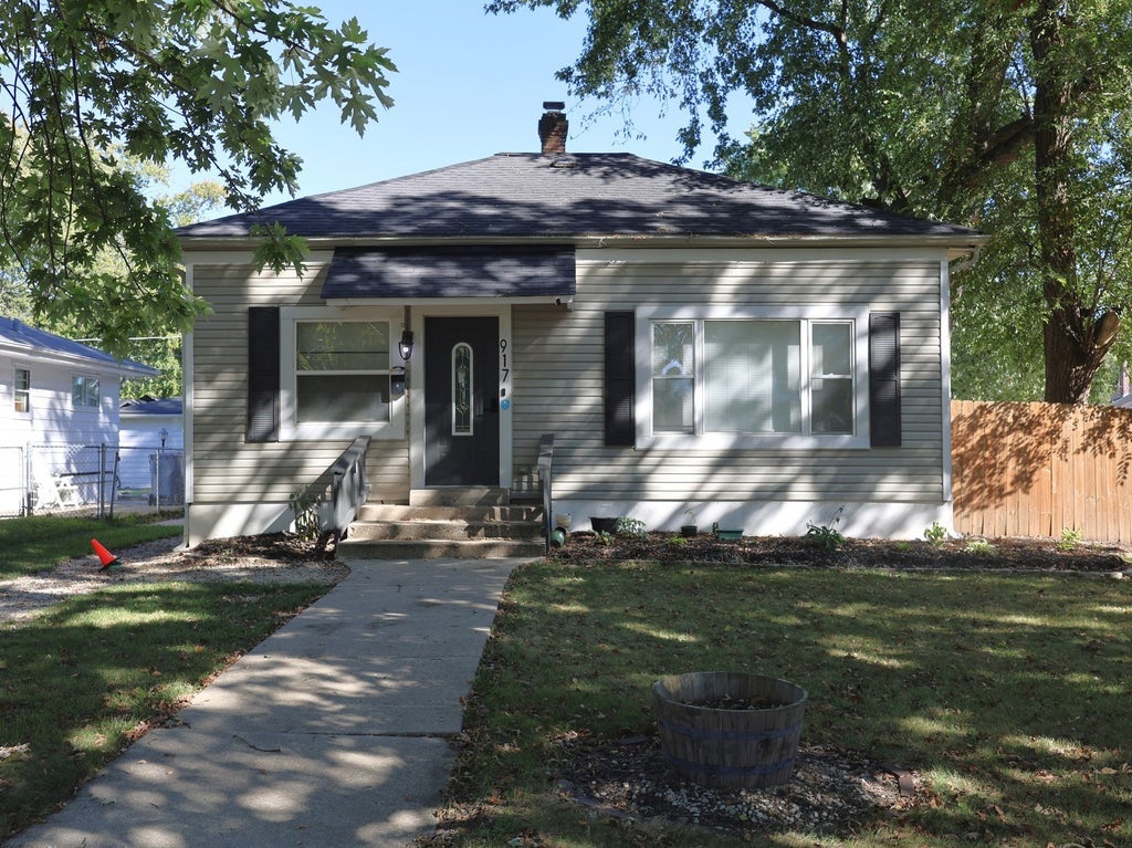 917 North Linden Avenue, Waukegan