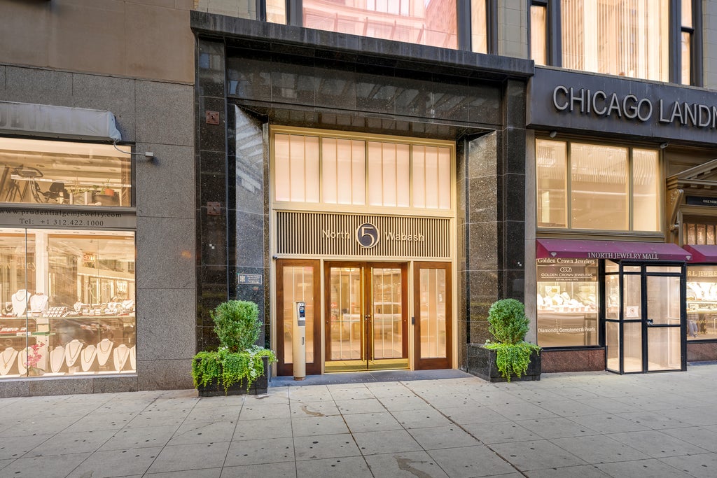 5 North Wabash Avenue 704, Chicago, 60602