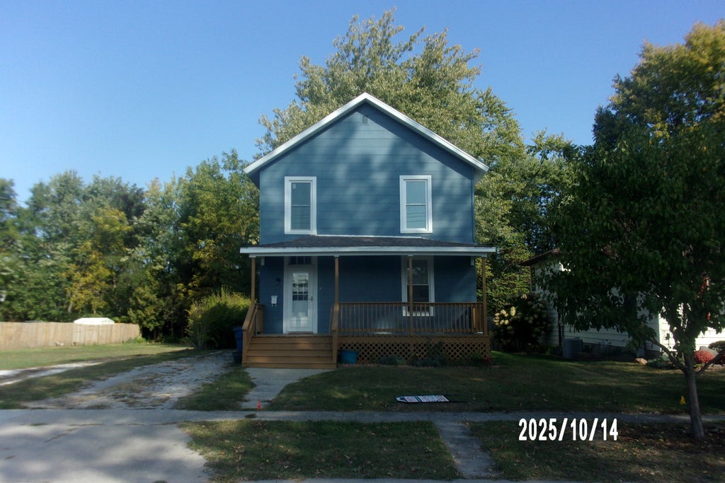 466 East Cherry Street, Watseka