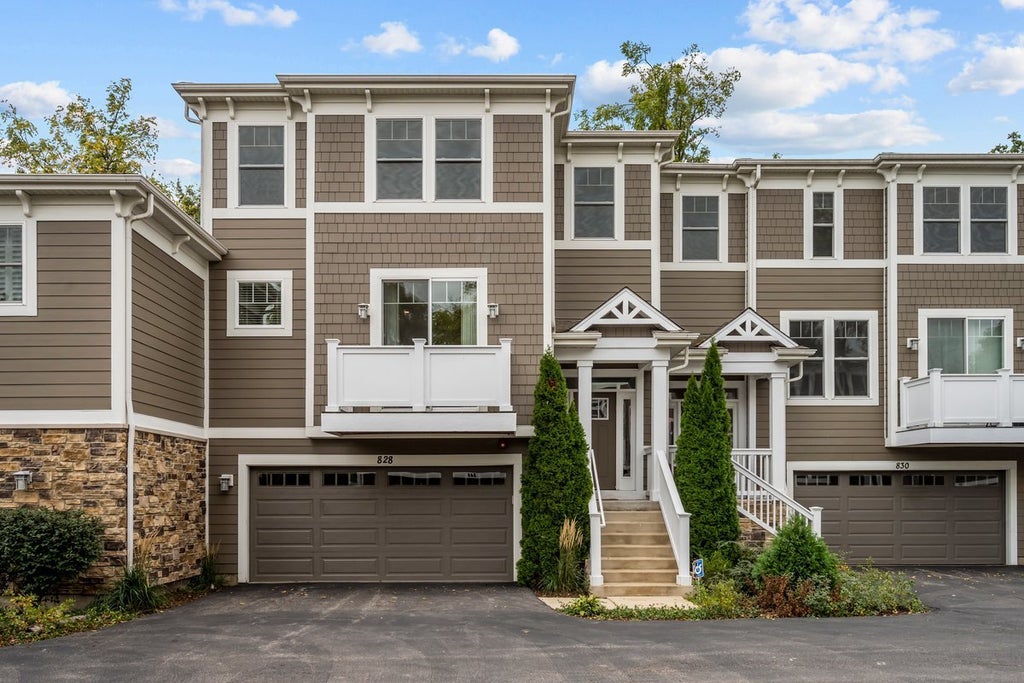 828 Chestnut Street, Deerfield