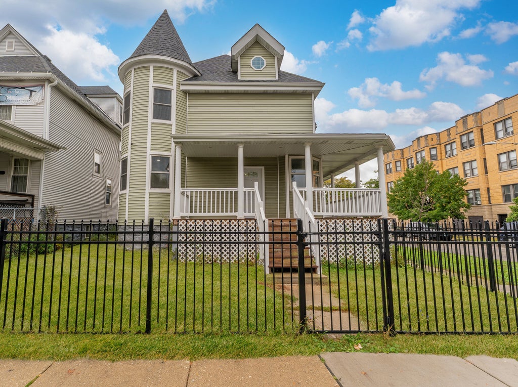 556 North Central Avenue, Chicago