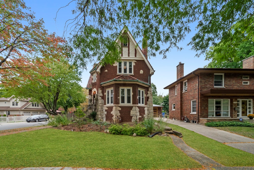 9001 South Bell Avenue, Chicago, 60643