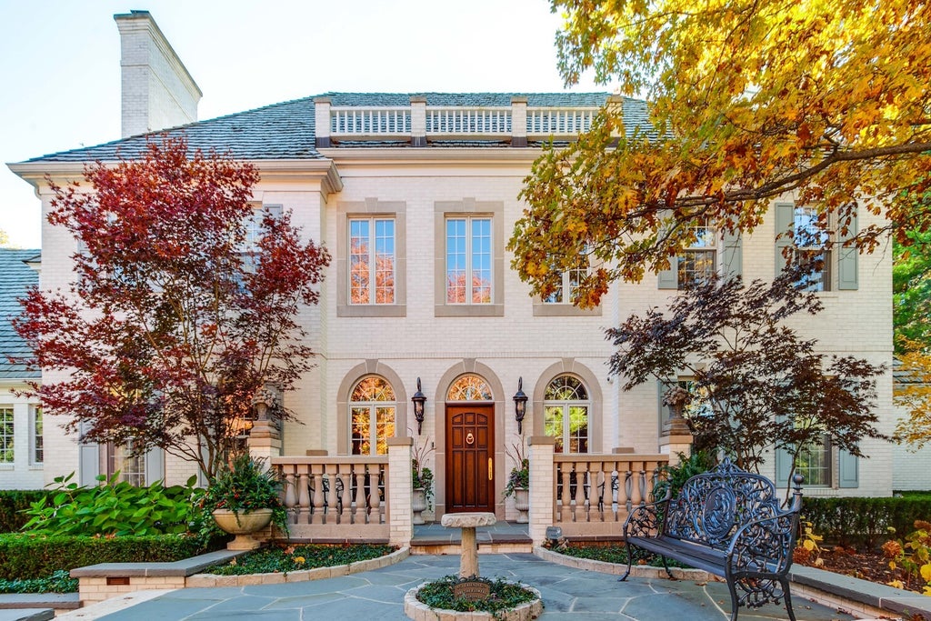 1371 Lakewood Drive, Lake Forest, 60045