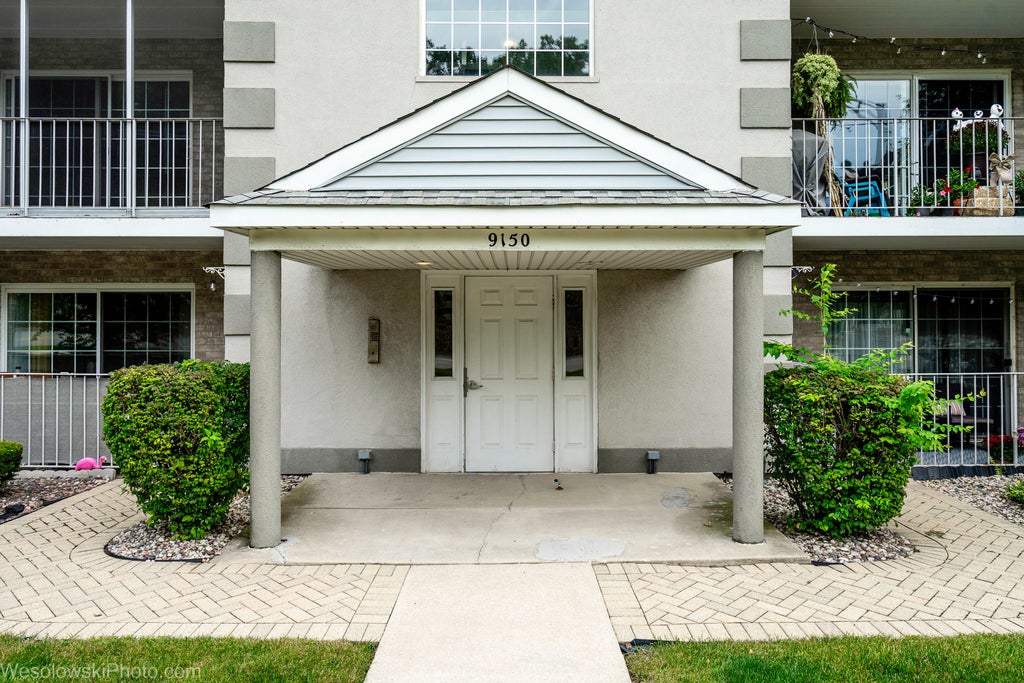 9150 West 95th Street 2b, Hickory Hills