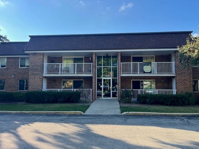 1102 Westover Lane 1-c, Schaumburg