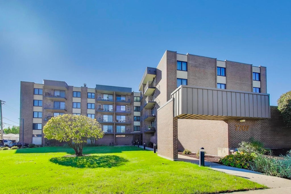 7707 West Irving Park Road 303, Chicago, 60634