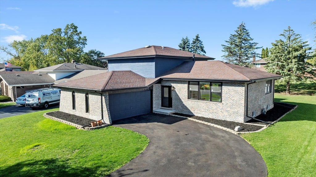 513 Chestnut Lane, Beecher