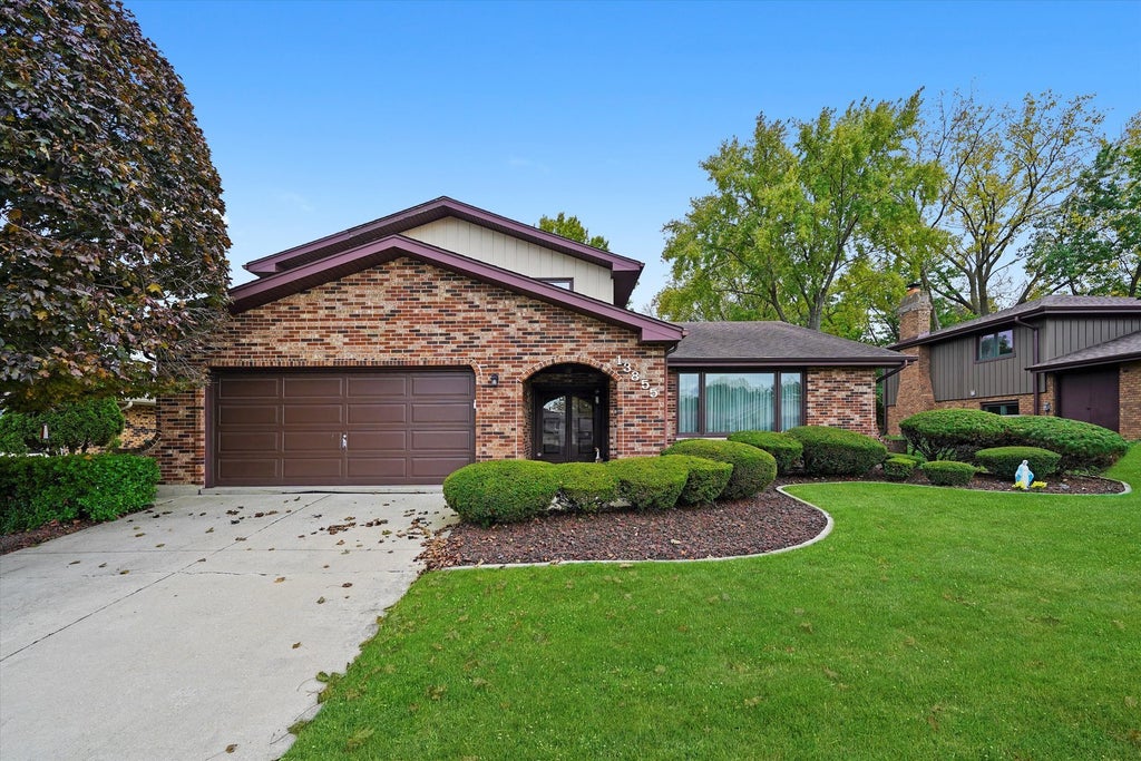 13855 Secretariat Lane, Orland Park