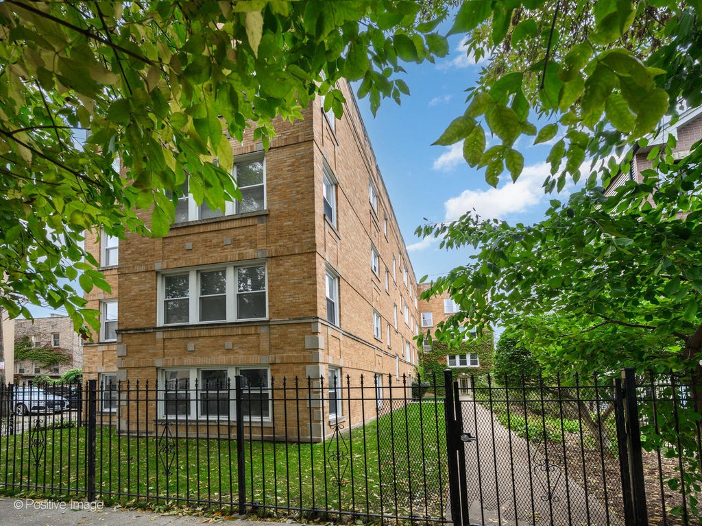 2529 North Talman Avenue 3s, Chicago, 60647