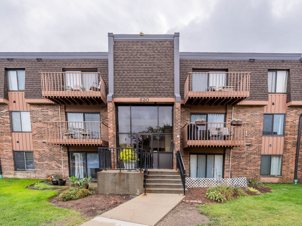 620 Tralee Court 3b, Schaumburg