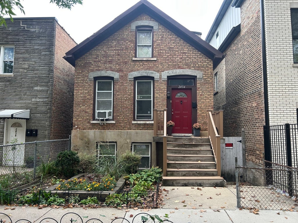 2434 West Thomas Street, Chicago