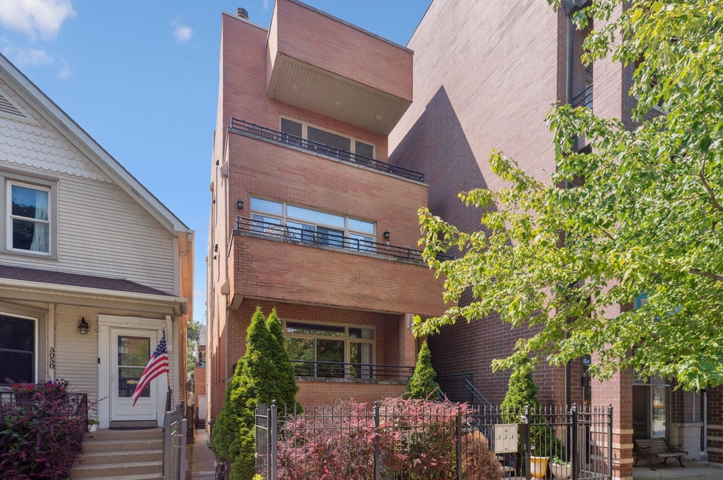 3052 North Oakley Avenue 1, Chicago, 60618