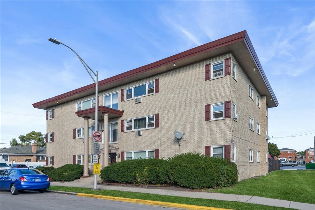 5011 Saint Charles Road 301, Bellwood