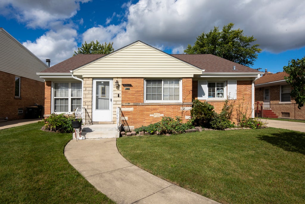 6914 West Oakton Court, Niles