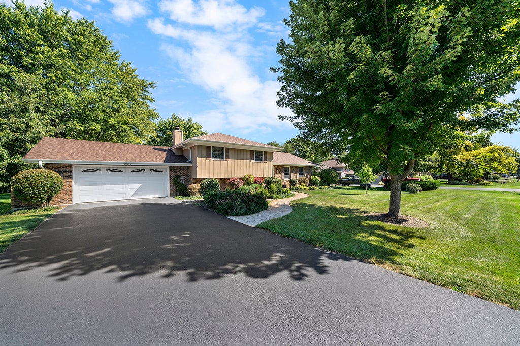 29w316 Andermann Drive, Naperville