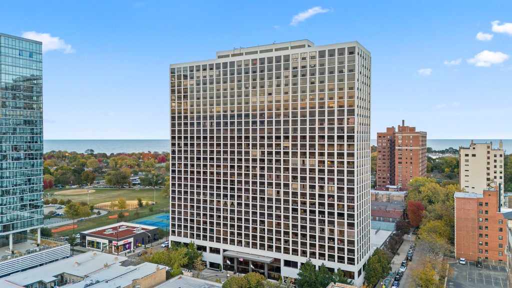 4343 North Clarendon Avenue 717, Chicago, 60613