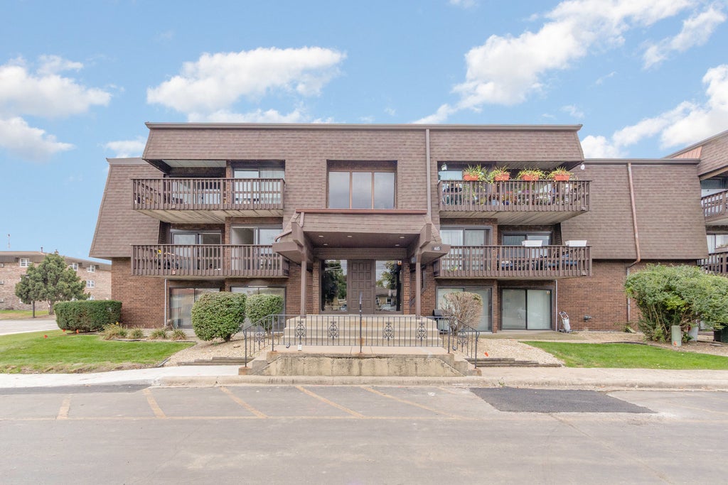 1615 Richmond Circle 101, Joliet