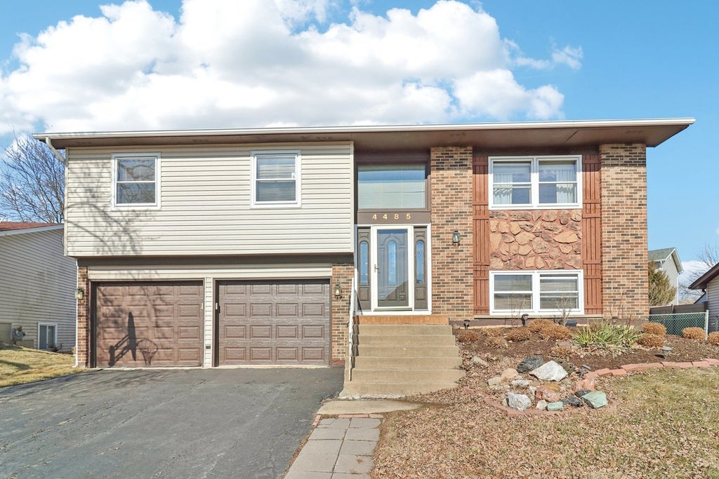 4485 Bayside Circle, Hoffman Estates