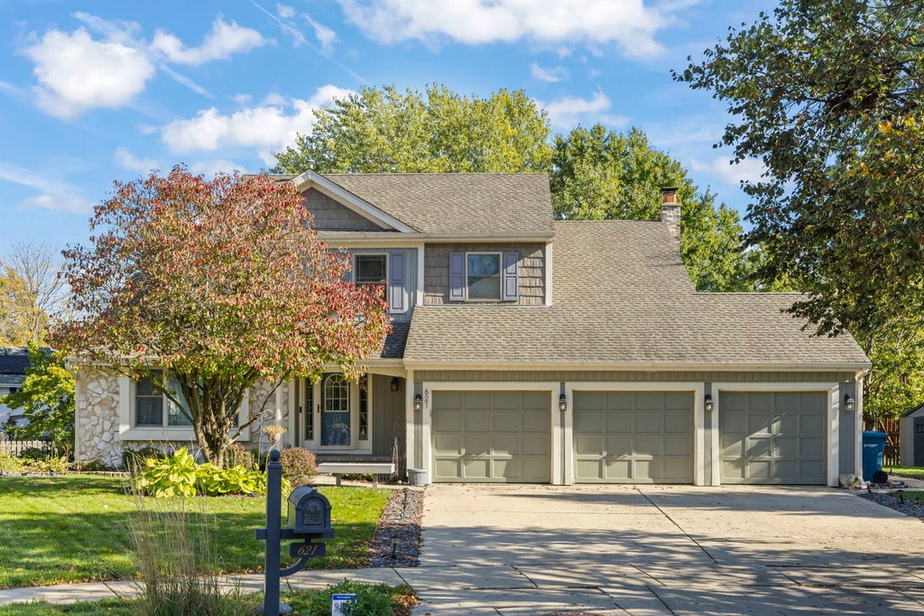 621 Lindsay Court, West Dundee