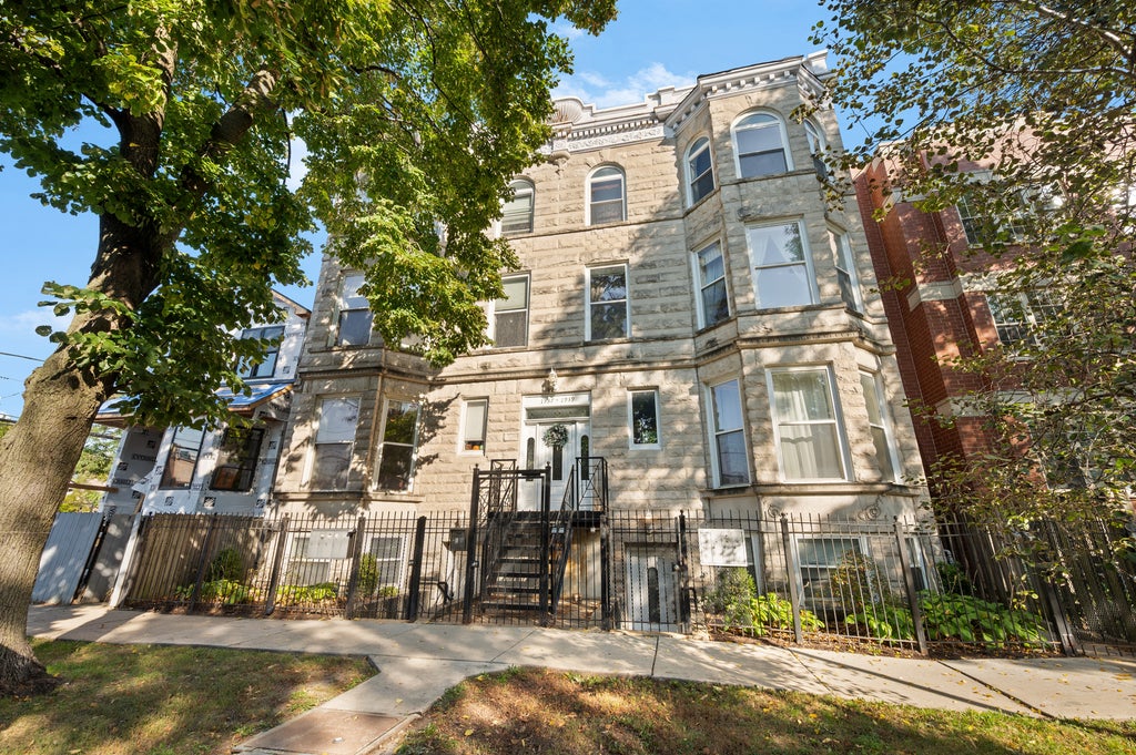 1939 North Sawyer Avenue 2, Chicago, 60647