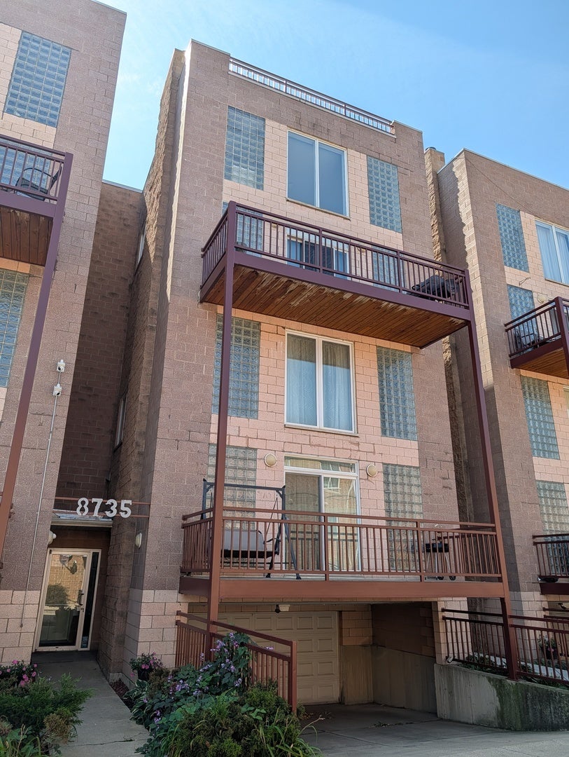 8735 West Catherine Avenue 8, Chicago, 60656