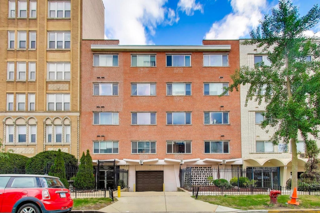 5953 North Kenmore Avenue 404, Chicago, 60660