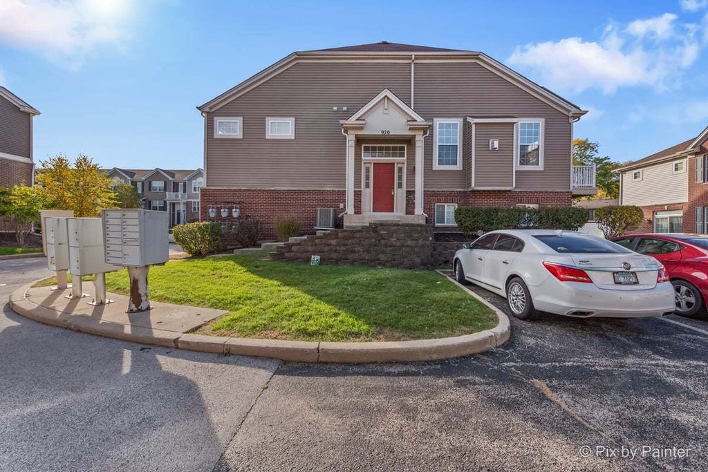 920 Charlton Lane 920, Naperville