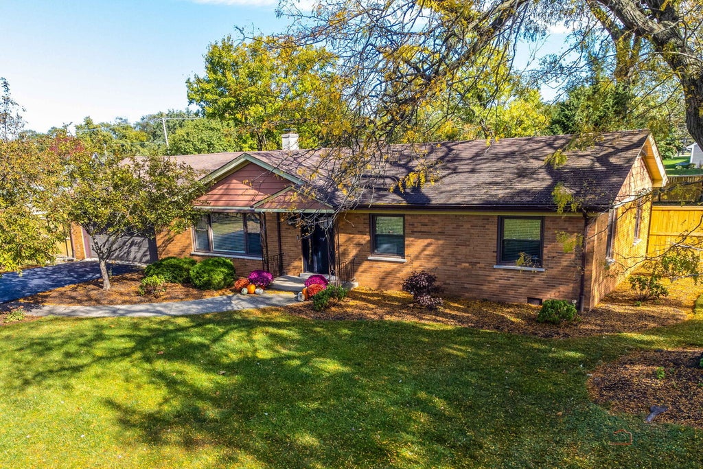 6221 Linden Lane, La Grange Highlands