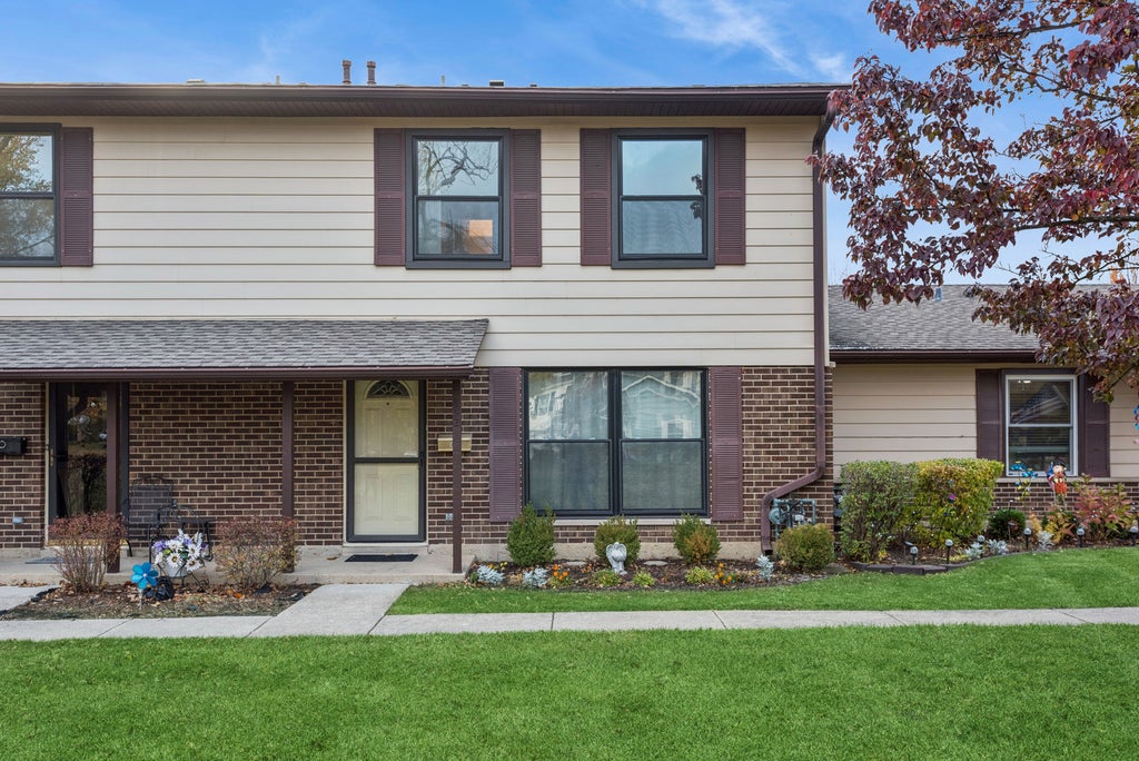 832 Pahl Road, Elk Grove Village