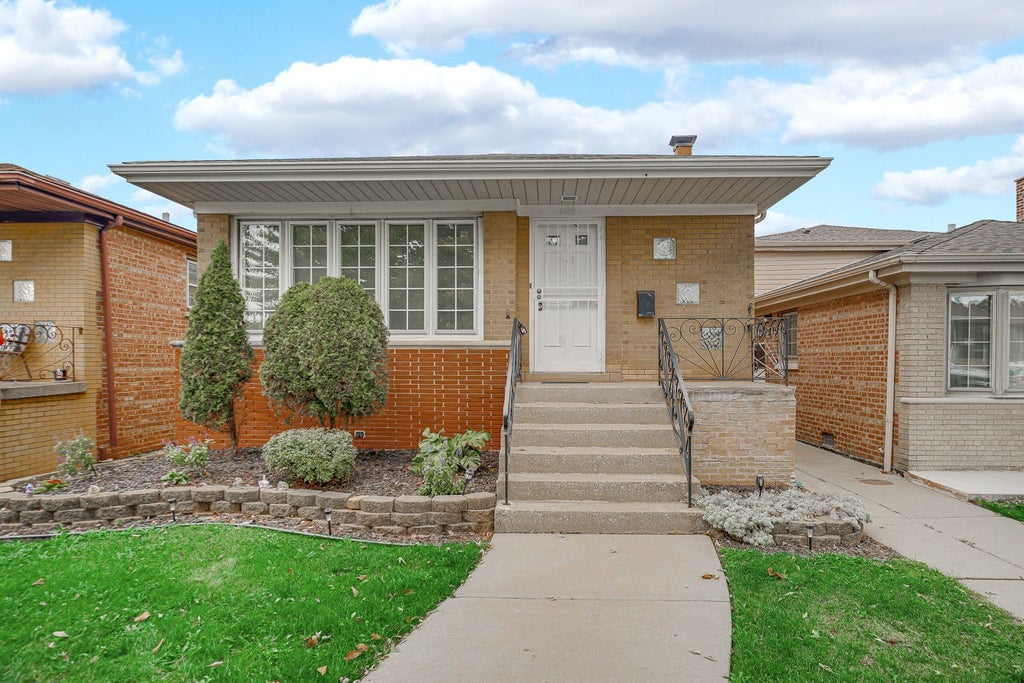 6323 South Lamon Avenue, Chicago, 60638